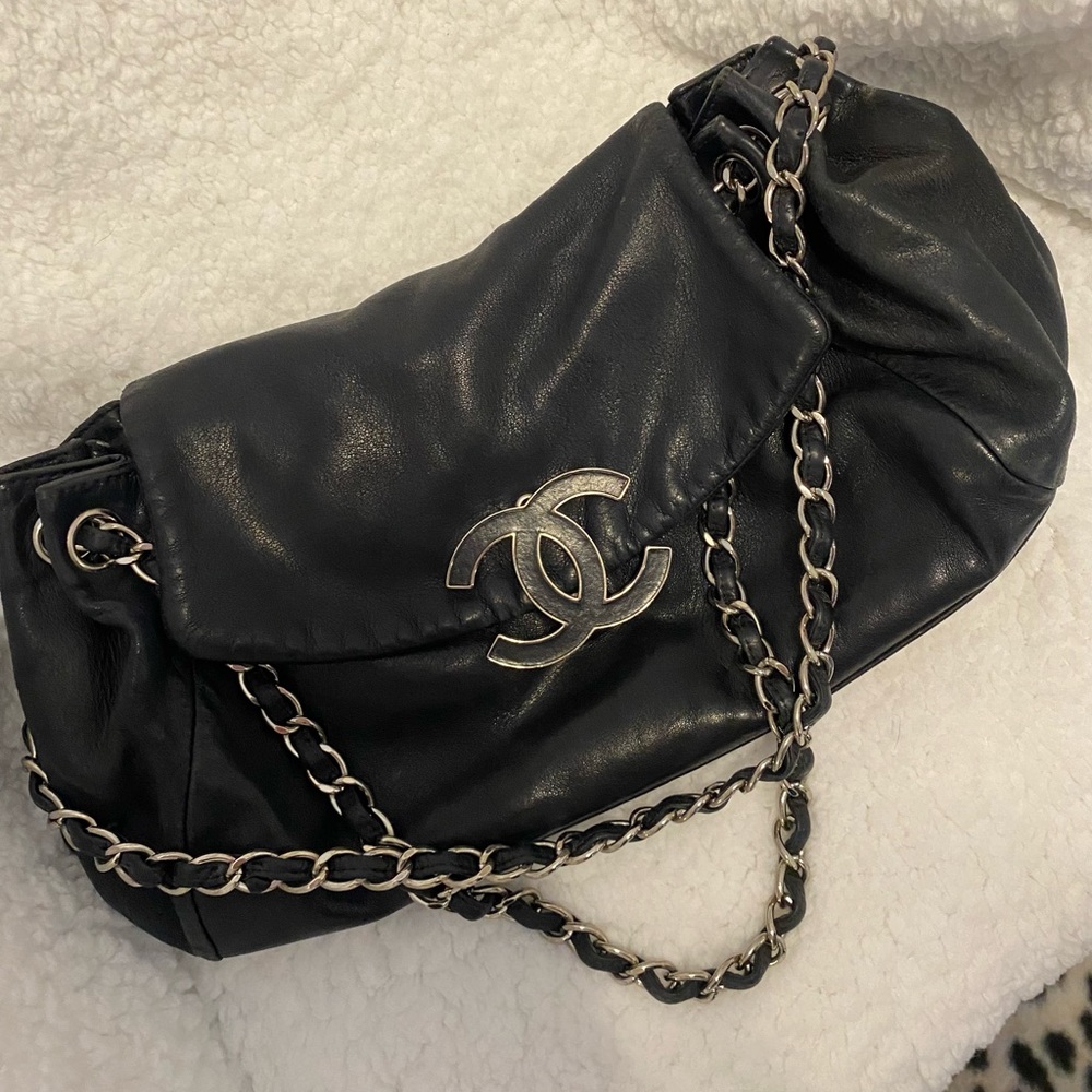 Vintage Black and Silver Lambskin Leather Chanel Flap Bag 2009 SAC Rabat 94305